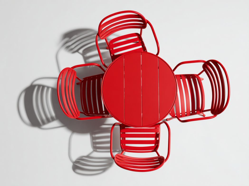 Ensemble de jardin en métal rouge avec table ronde et quatre chaises