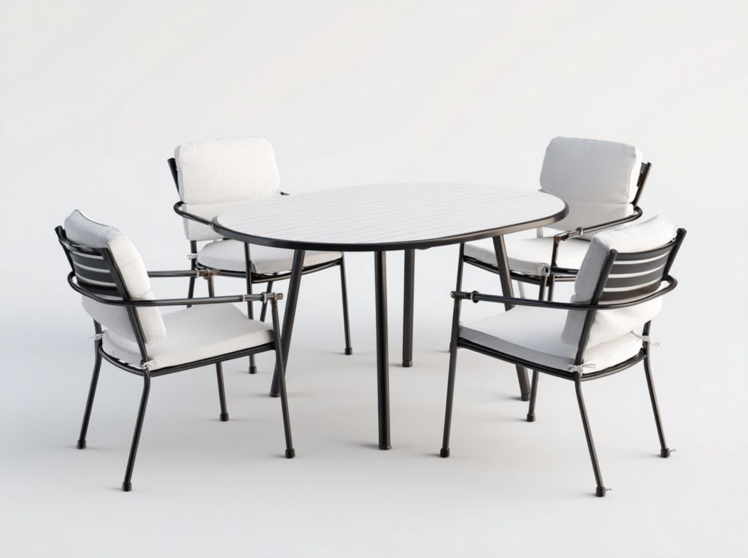 Ensemble de jardin avec table ovale claire et quatre chaises en métal noir avec coussins blancs