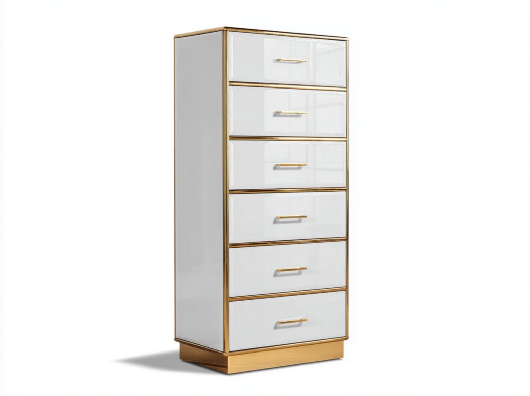 Grande commode blanche à 7 tiroirs et détails dorés