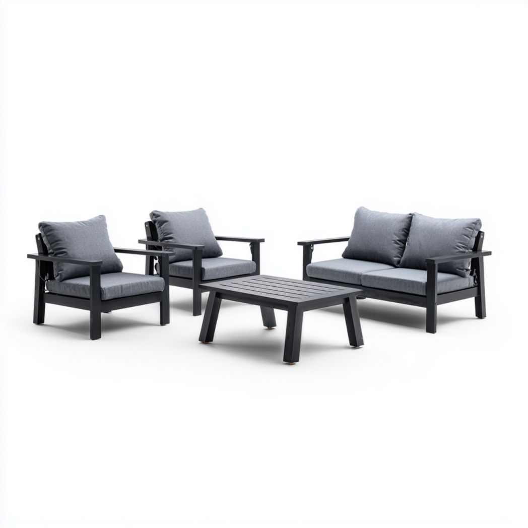 Salon bas de jardin, structure en métal noir avec coussins bleu-gris, un canapé deux places, deux fauteuils et une table rectangulaire