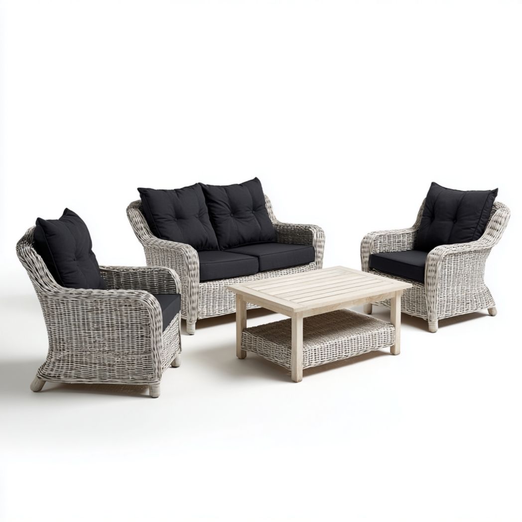 Salon bas de jardin, structure en rotin blanc avec coussins noirs, un canapé deux places, deux fauteuils et une table rectangulaire