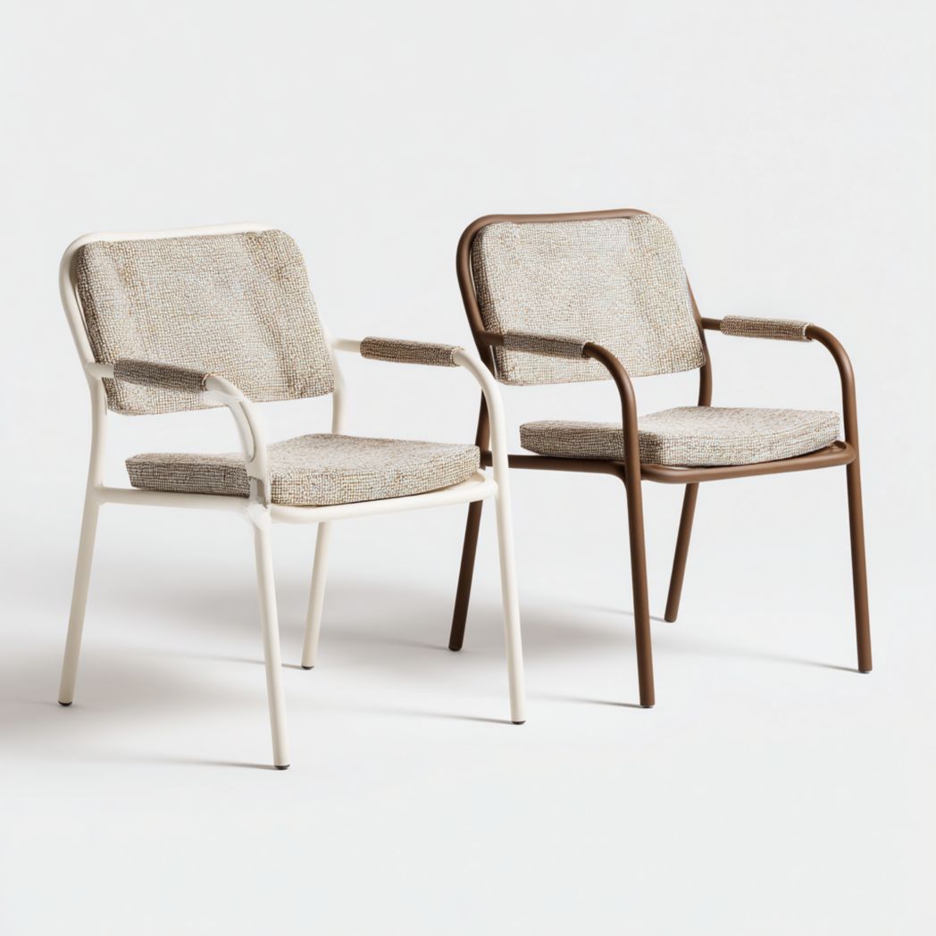 Lot de 2 fauteuils de jardin, structures bicolores en métal, assise et dossier rembourrés en tissu