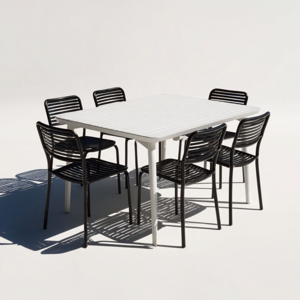 Salon de jardin en résine bicolore, table rectangulaire blanche et 6 chaises noires sans coussins