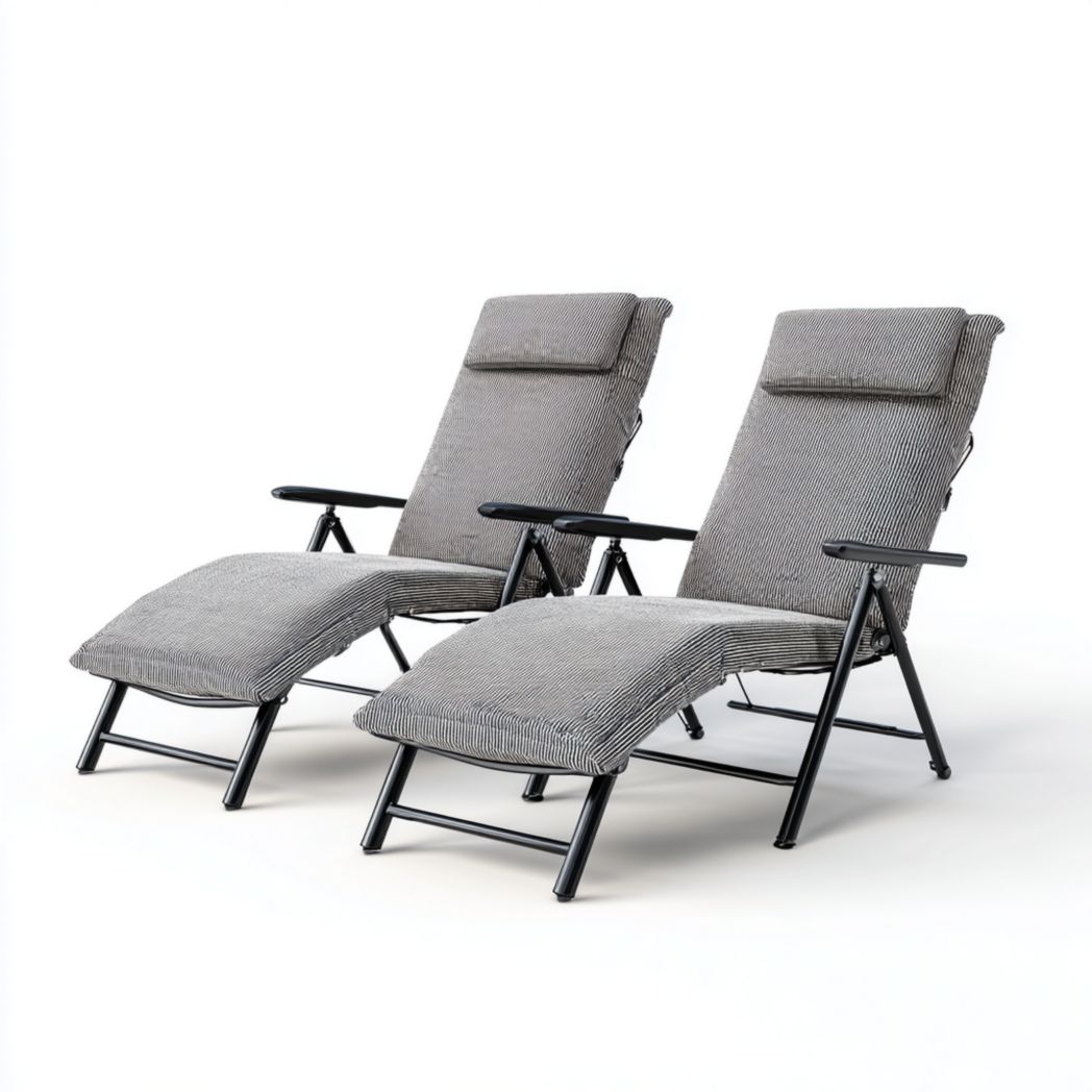 Ensemble chaise longue double, structure en métal noir, coussins rembourrés à rayures grises, appui-tête et accoudoirs