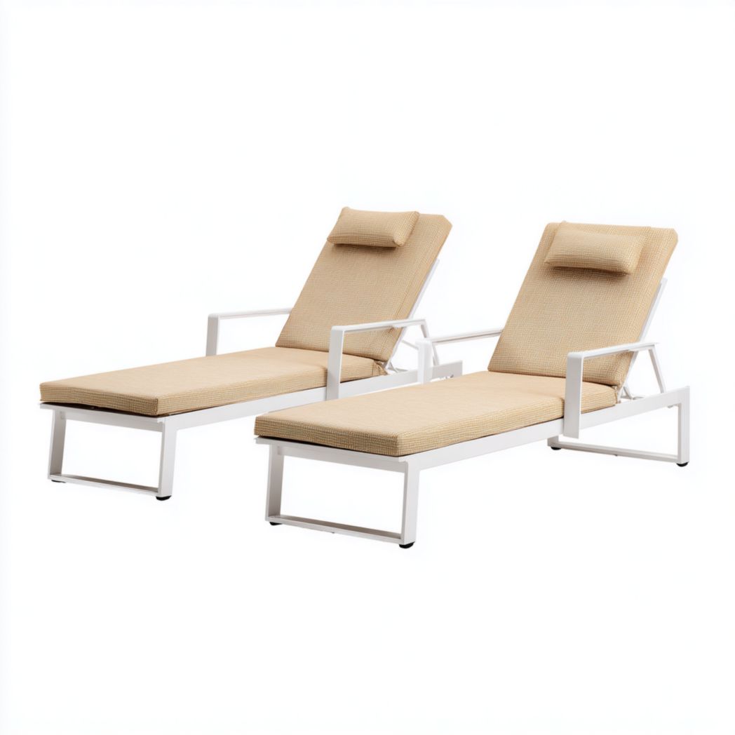 Lot de 2 bains de soleil, structure en métal blanc, coussins beige sable, design rectangulaire avec appui-tête