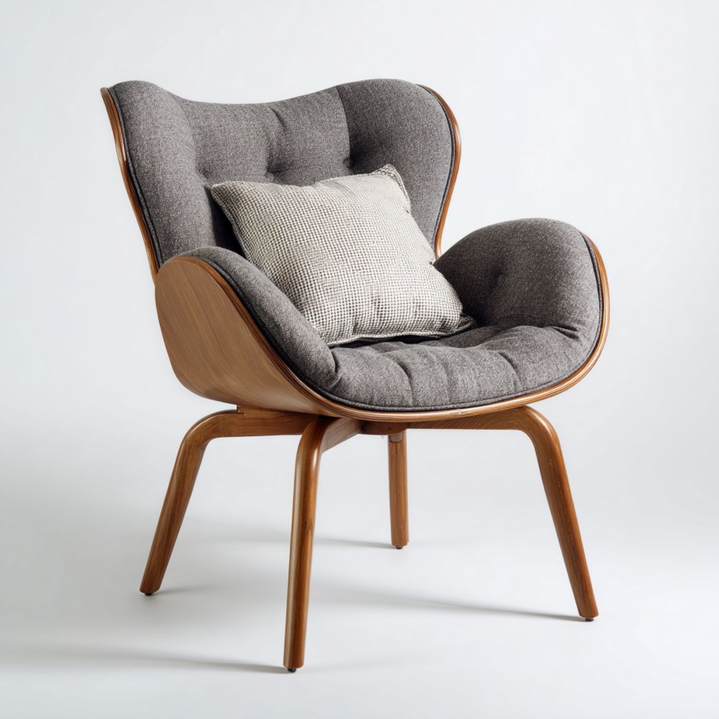 Fauteuil en bois avec assise en tissu gris et coussin