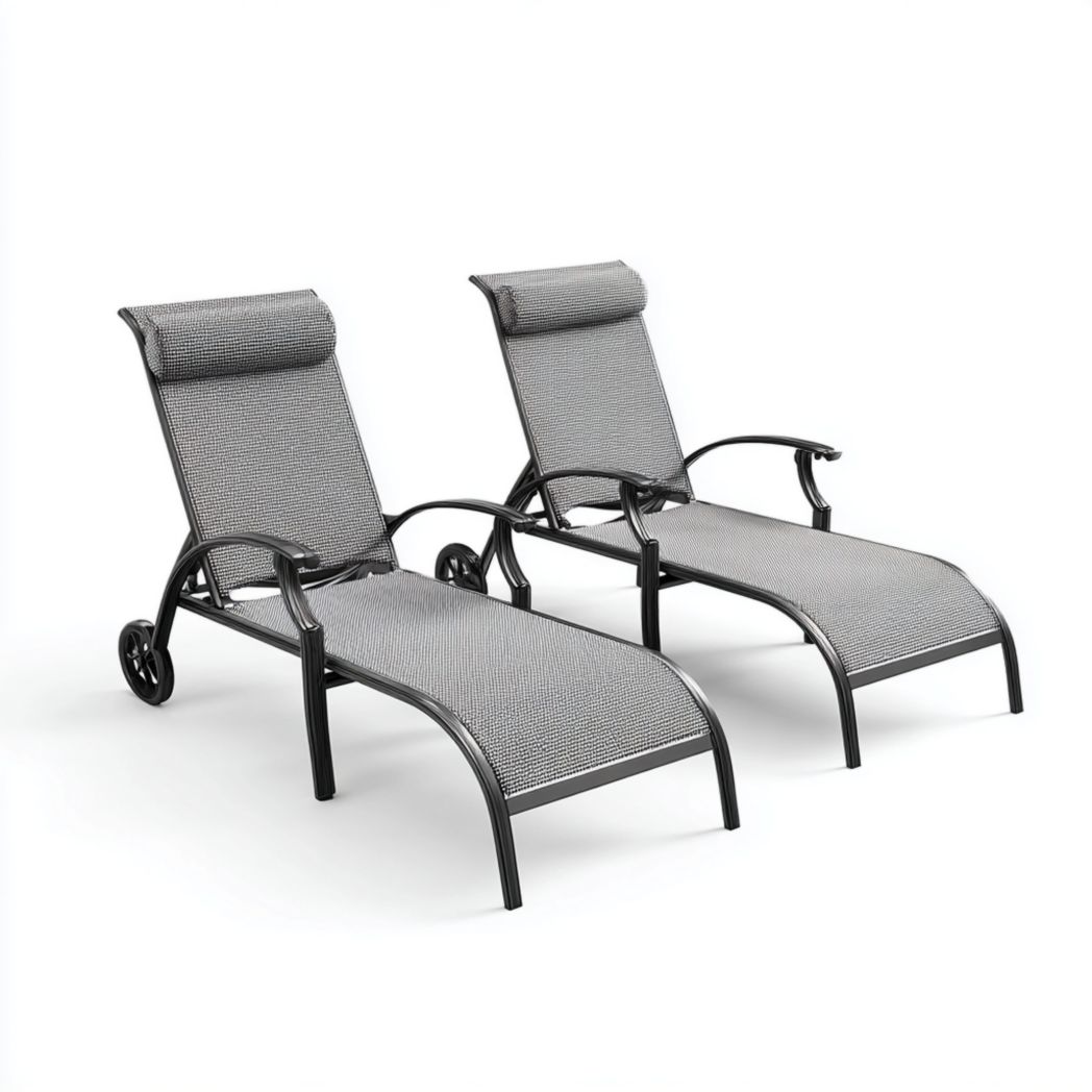 Lot de 2 bains de soleil, structure métallique noire, assise en tissu gris, accoudoirs courbés avec roues