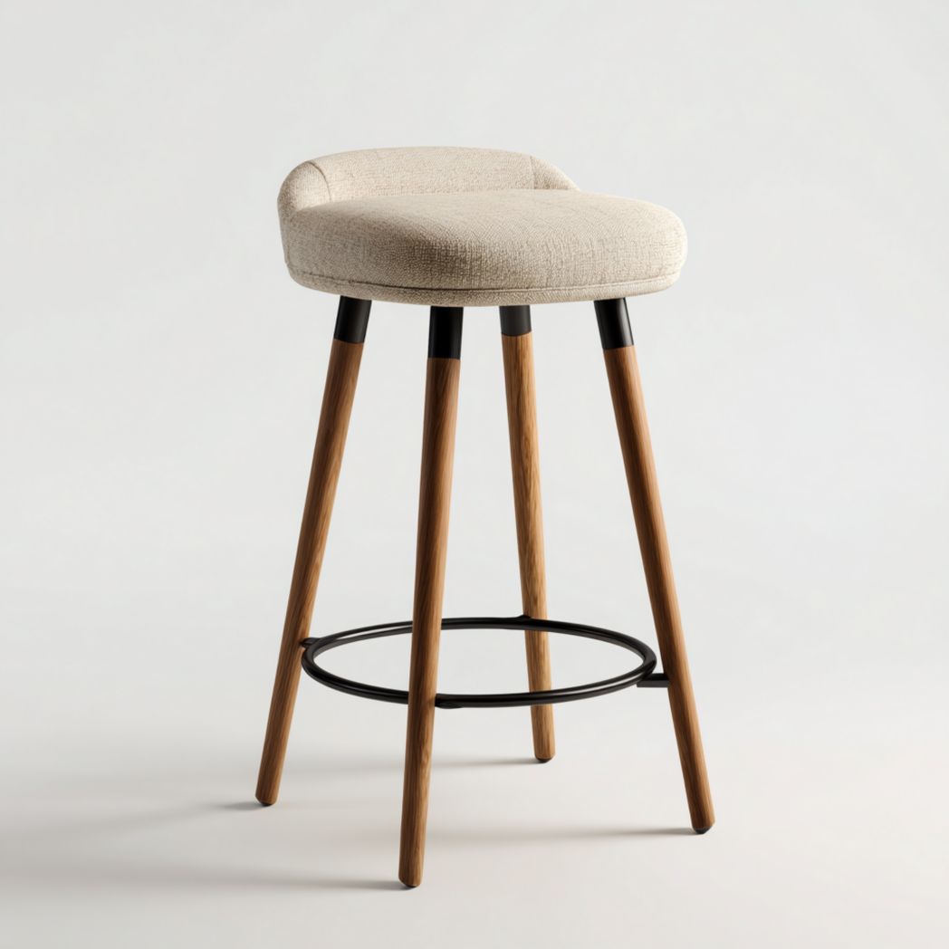 Tabouret haut rond avec assise rembourrée en tissu beige, pieds en bois et repose-pieds métallique