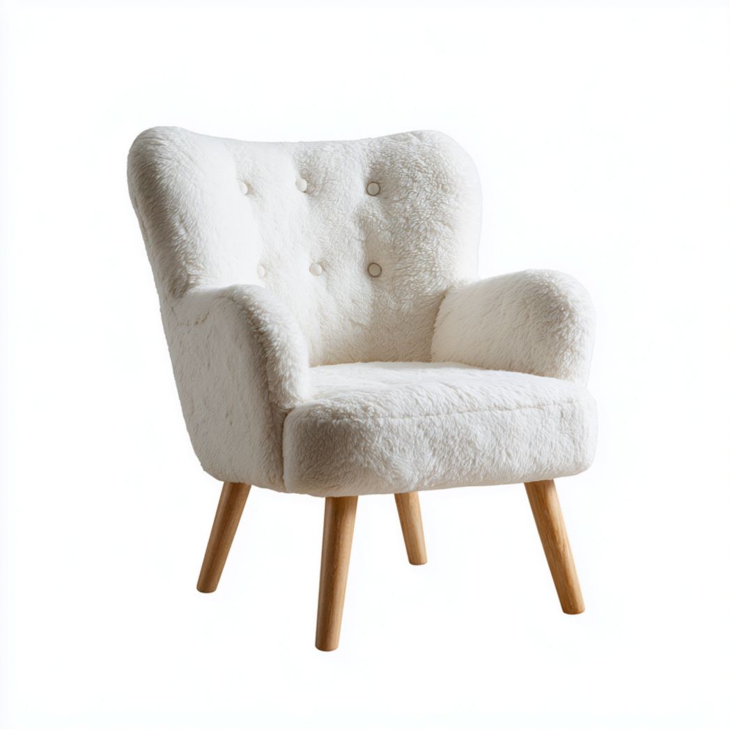 Fauteuil en bois avec revêtement en tissu blanc aspect laine, décoré de boutons