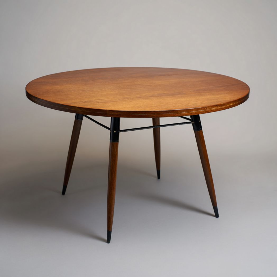 Table ronde en bois avec plateau marron, pieds coniques et montants en métal