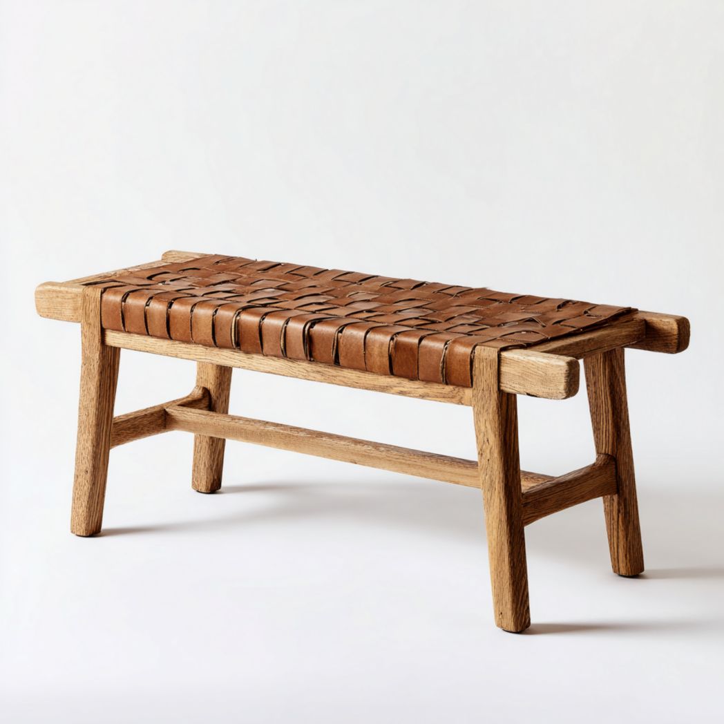 Banc en bois massif avec assise en cuir marron aspect osier