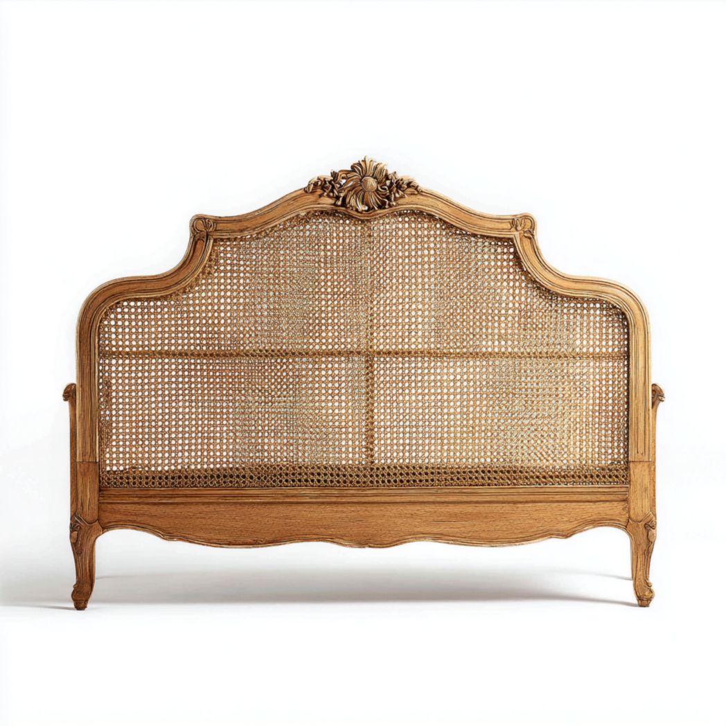 Tête de lit en bois de rotin tressé de couleur naturelle en forme d'arche avec sculpture