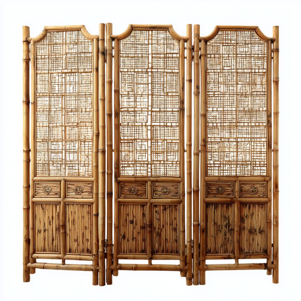 Paravent en bambou naturel à trois panneaux avec motifs sculptés