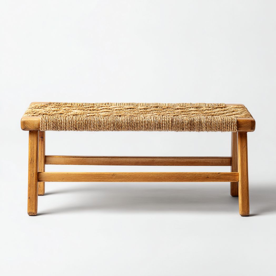Banc en bois avec cadre brun miel et assise tressée beige