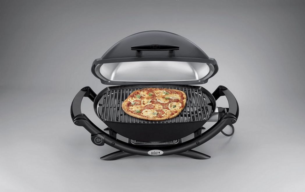 Barbecue électrique Weber Q2400 avec support et tablettes latérales, surface de cuisson 54 x 39 cm, grille en fonte émaillée (2 parties), couvercle et cuve en fonte d'aluminium - Gris foncé (55020053)