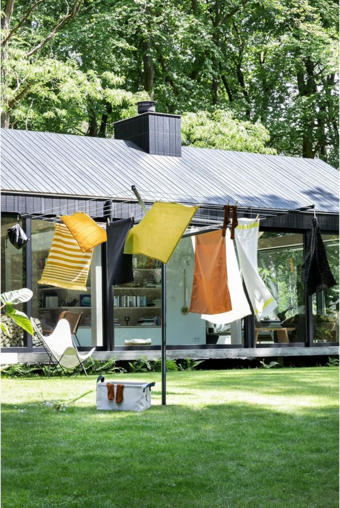 Brabantia - Séchoir à linge Lift-O-Matic - Étendoir à linge d'extérieur - Antidérapant - Résistant aux UV, 60 m - Rotation fluide - Pratique - Douille métallique à planter - Gris métallisé - 295 cm