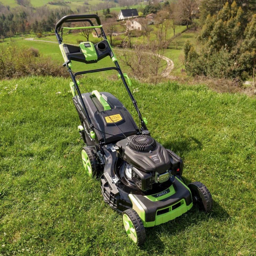 Tondeuse à gazon thermique 196 cm³ - Puissante - Autotractée - Moteur Loncin V200 - Largeur de coupe 53 cm - Bac de ramassage 65 L