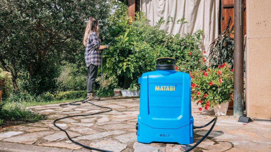 Pulvérisateur électrique Matabi e15 LT - Batterie Li-ION amovible - Jusqu'à 150 L d'autonomie - Design compact et léger - Sangles rembourrées - Réservoir ergonomique - Buses incluses - Fabriqué en UE
