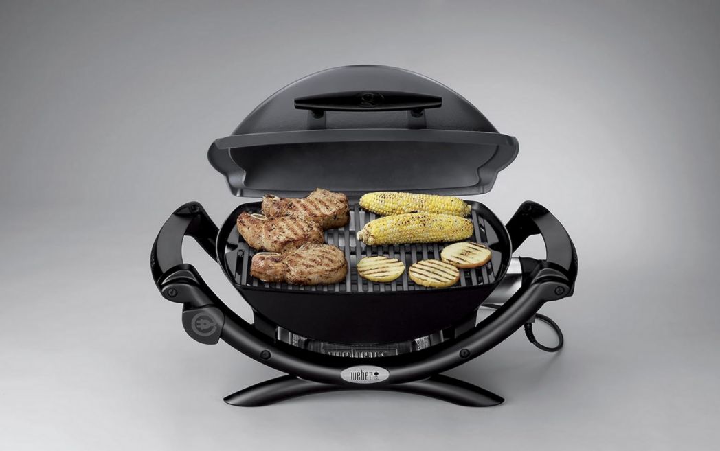 Barbecue électrique Weber Q1400, surface de cuisson 43 x 32 cm, portable, grille en fonte émaillée divisée en 2 parties, couvercle et cuve en fonte d'aluminium - Gris foncé (52020053)