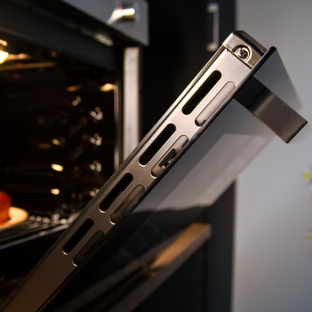 Four encastrable Cecotec Bolero Hexa C134500 Inox A 45 cm. 2600 W, capacité 56 L, basse consommation, 4 fonctions, minuterie, nettoyage vapeur, cuisson vapeur