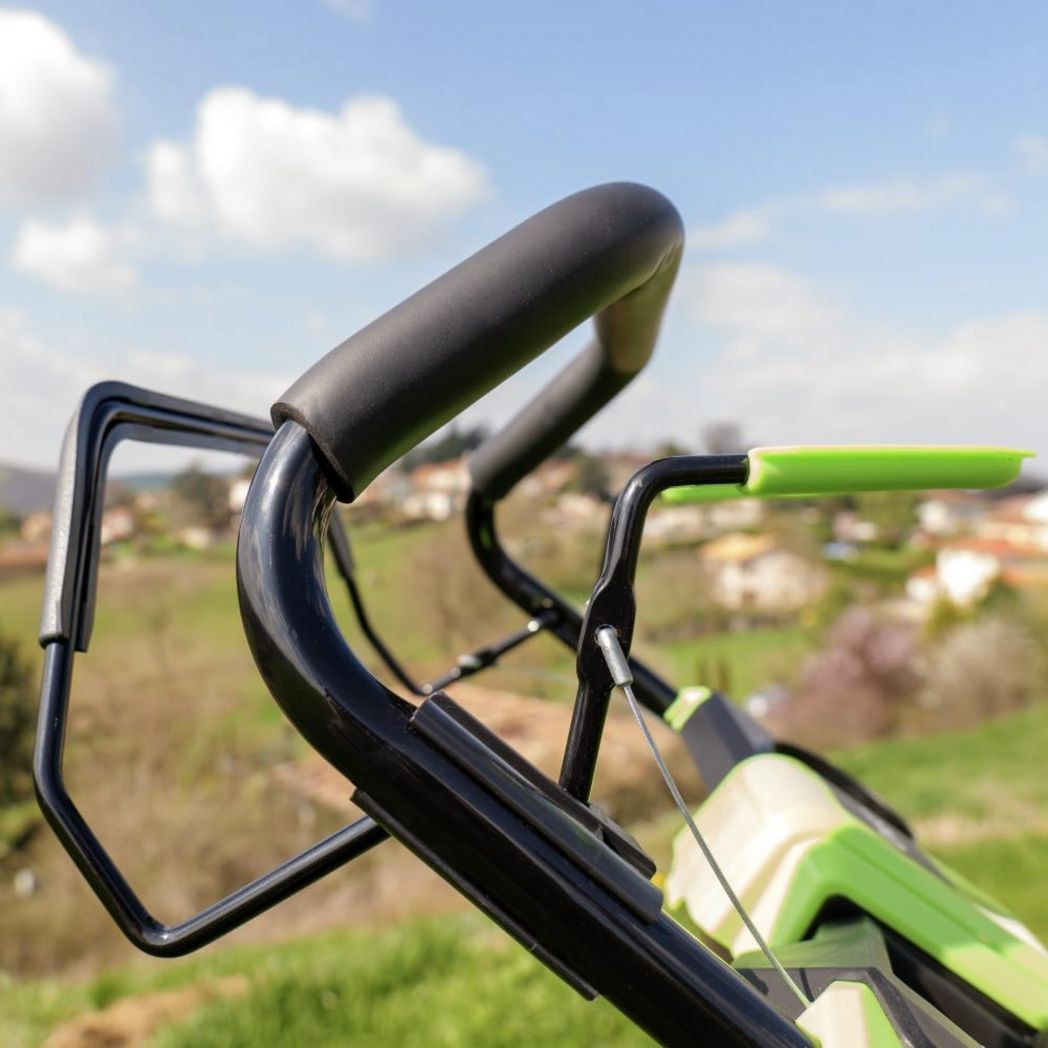 Tondeuse à gazon thermique 196 cm³ - Puissante - Autotractée - Moteur Loncin V200 - Largeur de coupe 53 cm - Bac de ramassage 65 L