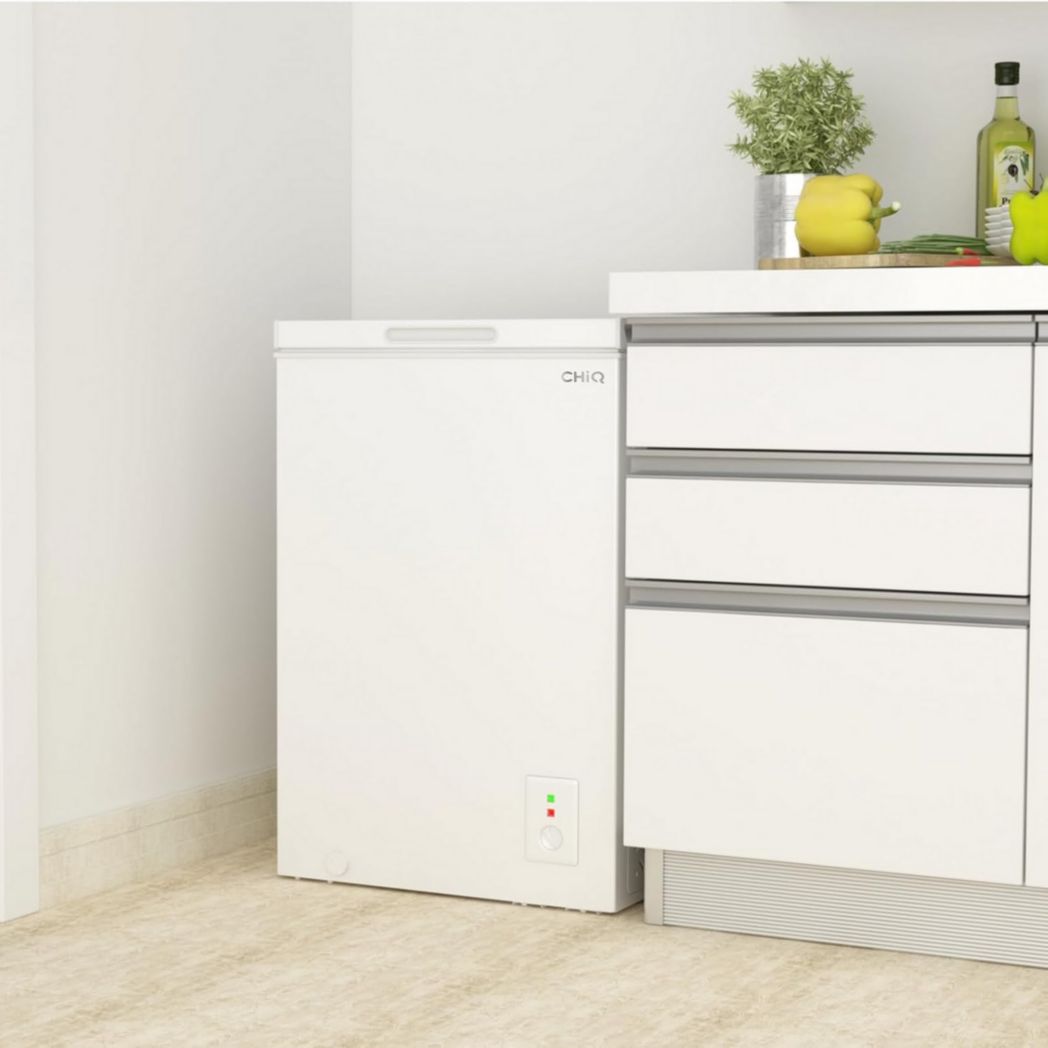 Congélateur coffre CHIQ 142 L, 63,5 x 55,6 x 83,5 cm, congélateur Inverter, affichage de la température extérieure, congélation rapide -32 °C, grille métallique, faible niveau sonore