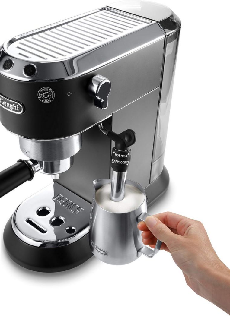 De'Longhi Dedica Style EC685.M, Machine à expresso avec buse à mousse de lait professionnelle, seulement 15 cm de large, réservoir de 1 L, boîtier en métal, compatible avec les dosettes ESE, métal