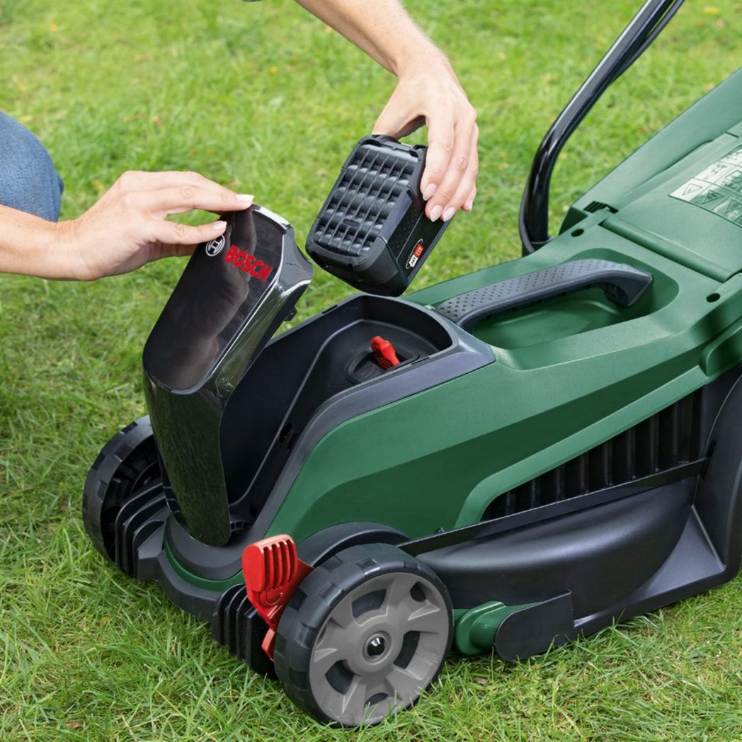 Tondeuse à gazon sans fil Bosch CityMower 18V-32-300 (18 V, 1 batterie 4,0 Ah, moteur sans balais, largeur de coupe : 32 cm, tond jusqu'à 300 m², dans un carton)