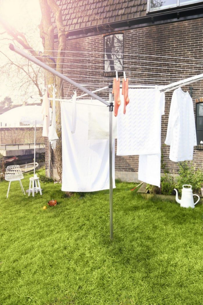 Brabantia - Séchoir à linge Lift-O-Matic - Étendoir à linge d'extérieur - Antidérapant - Résistant aux UV, 60 m - Rotation fluide - Pratique - Douille métallique à planter - Gris métallisé - 295 cm