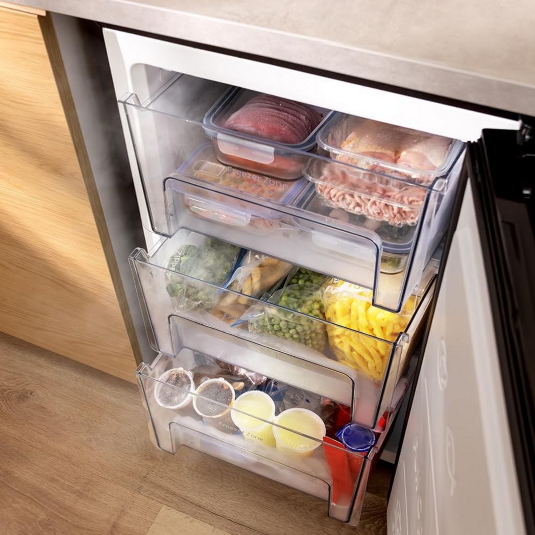 Congélateur vertical en acier inoxydable Cecotec Bolero CoolMarket TF 87 87 litres. Congélateur vertical en acier inoxydable de 83,6 cm de haut et 50,6 cm de large avec une grande capacité et une classe énergétique E.