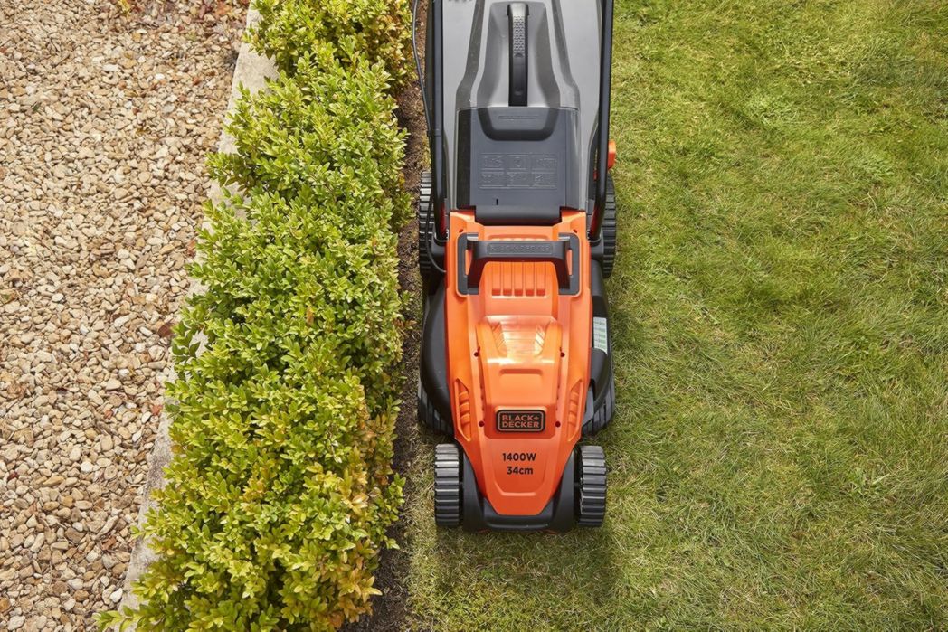 Tondeuse à gazon filaire BLACK+DECKER 1600 W, tondeuse électrique de 38 cm, 6 hauteurs réglables (20, 30, 40, 50, 60 et 70 mm), avec poignée EASYSTEER 3 positions, BEMW471ES-QS Orange