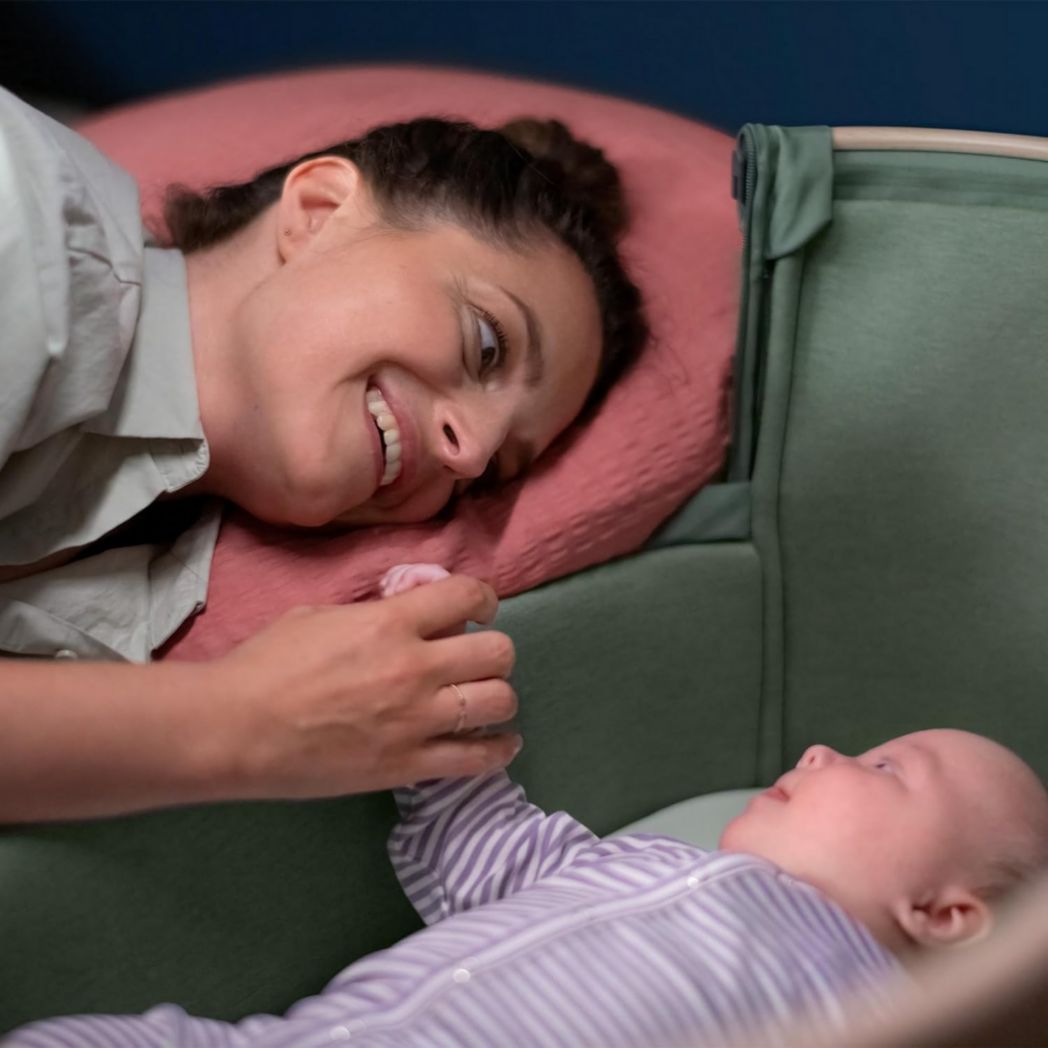 Lit cododo Maxi-Cosi Iora, lit cododo pliable pour bébé, 0-6 mois, 9 kg max, 4 positions d'inclinaison et 5 hauteurs, système coulissant, matelas confort, grand panier, facile à transporter, Essential Graphite