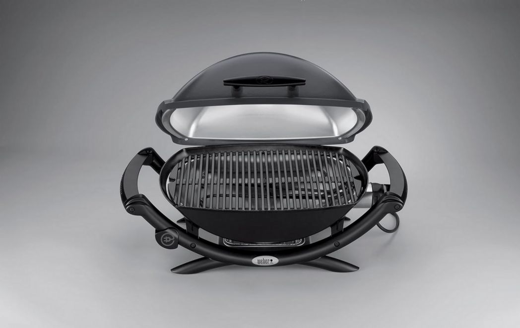 Barbecue électrique Weber Q2400 avec support et tablettes latérales, surface de cuisson 54 x 39 cm, grille en fonte émaillée (2 parties), couvercle et cuve en fonte d'aluminium - Gris foncé (55020053)