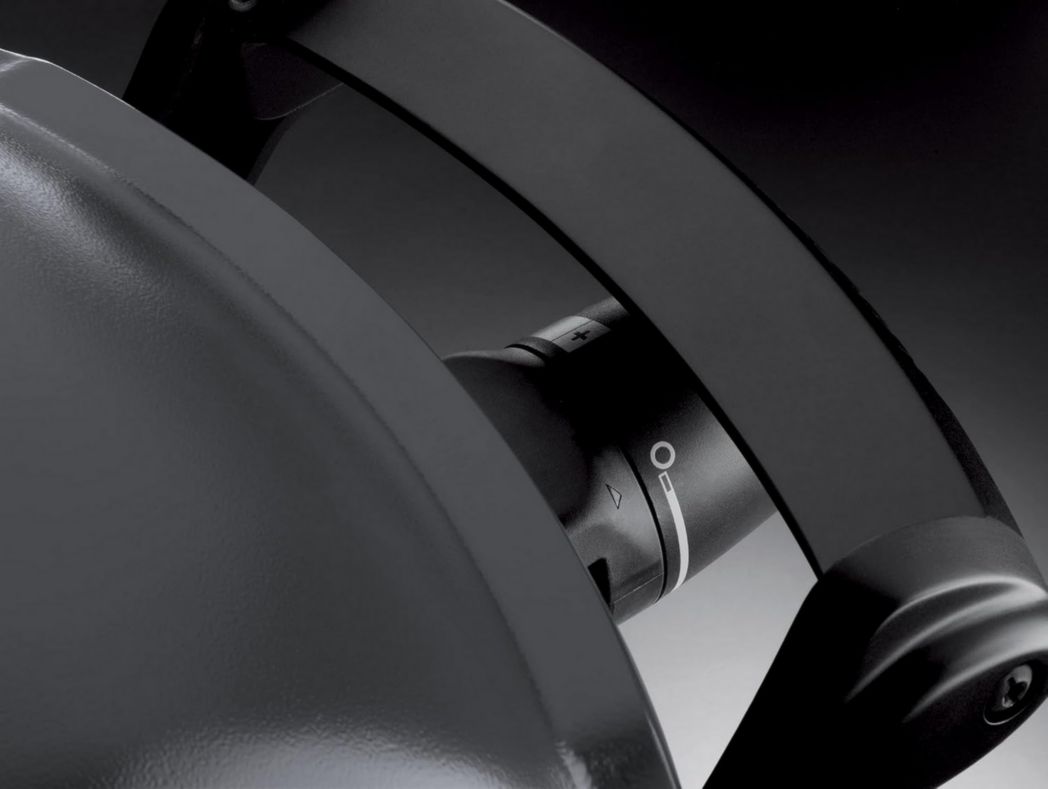 Barbecue électrique Weber Q1400, surface de cuisson 43 x 32 cm, portable, grille en fonte émaillée divisée en 2 parties, couvercle et cuve en fonte d'aluminium - Gris foncé (52020053)