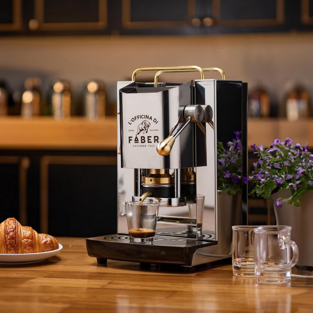 Machines à café Faber | Modèle Pro Total Inox Deluxe | Machine à café à dosettes 44 mm | Pressostat réglable en laiton | Électrovanne standard (laiton)