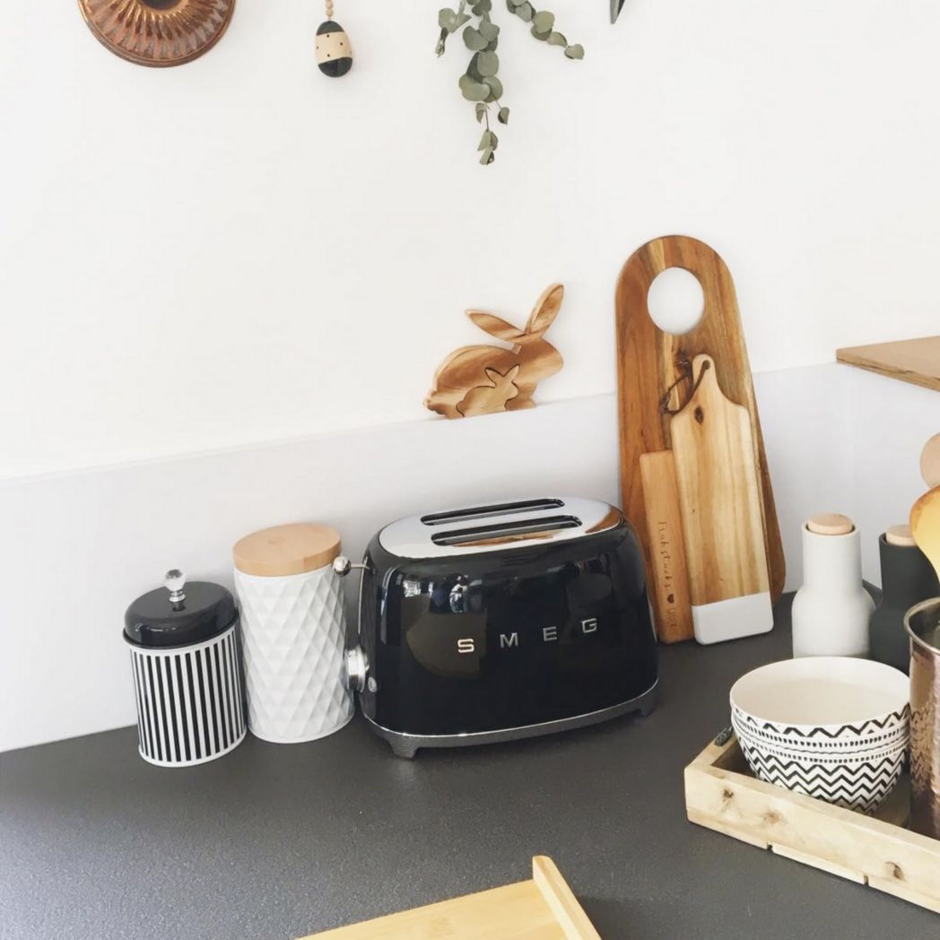 Smeg, Grille-pain 2 tranches TSF01BLEU, 2 fentes 36 mm, 6 niveaux de brunissage, fonctions chauffage, décongélation et bagel, éjection automatique du pain, tiroir ramasse-miettes, 950 W, noir