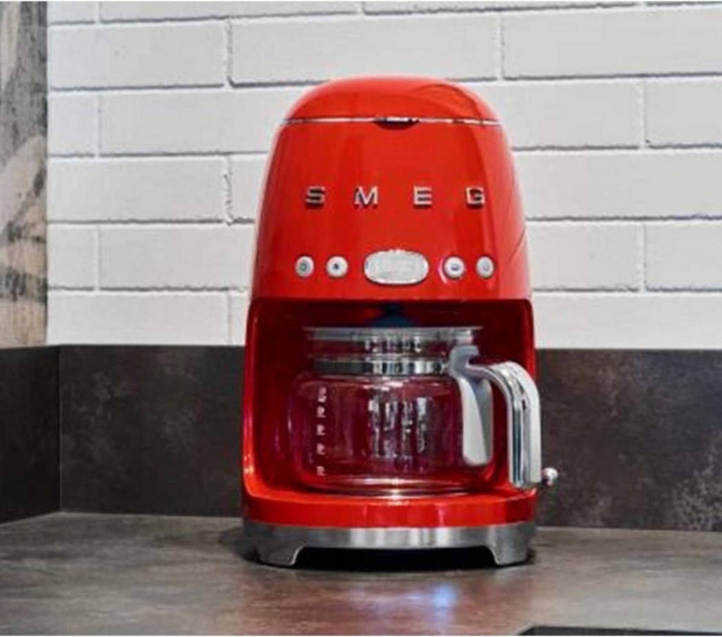 Smeg, DCF02PBEU, cafetière filtre, arôme et démarrage automatique, verseuse en verre jusqu'à 12 tasses, 2 niveaux d'intensité, maintien au chaud, 1050 W, bleu clair pastel