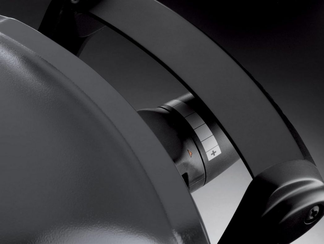 Barbecue électrique Weber Q1400, surface de cuisson 43 x 32 cm, portable, grille en fonte émaillée divisée en 2 parties, couvercle et cuve en fonte d'aluminium - Gris foncé (52020053)