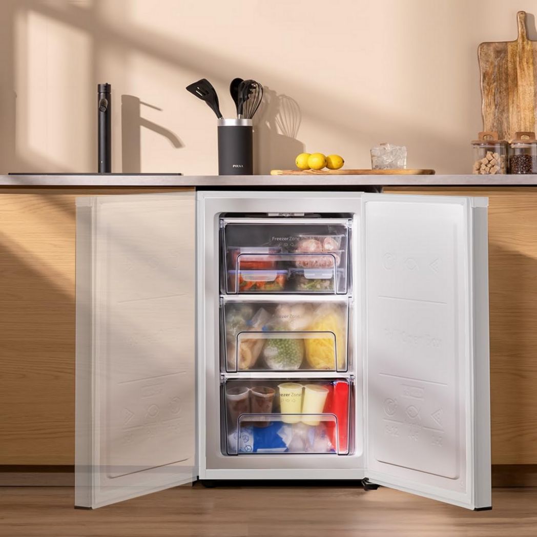 Congélateur vertical en acier inoxydable Cecotec Bolero CoolMarket TF 87 87 litres. Congélateur vertical en acier inoxydable de 83,6 cm de haut et 50,6 cm de large avec une grande capacité et une classe énergétique E.