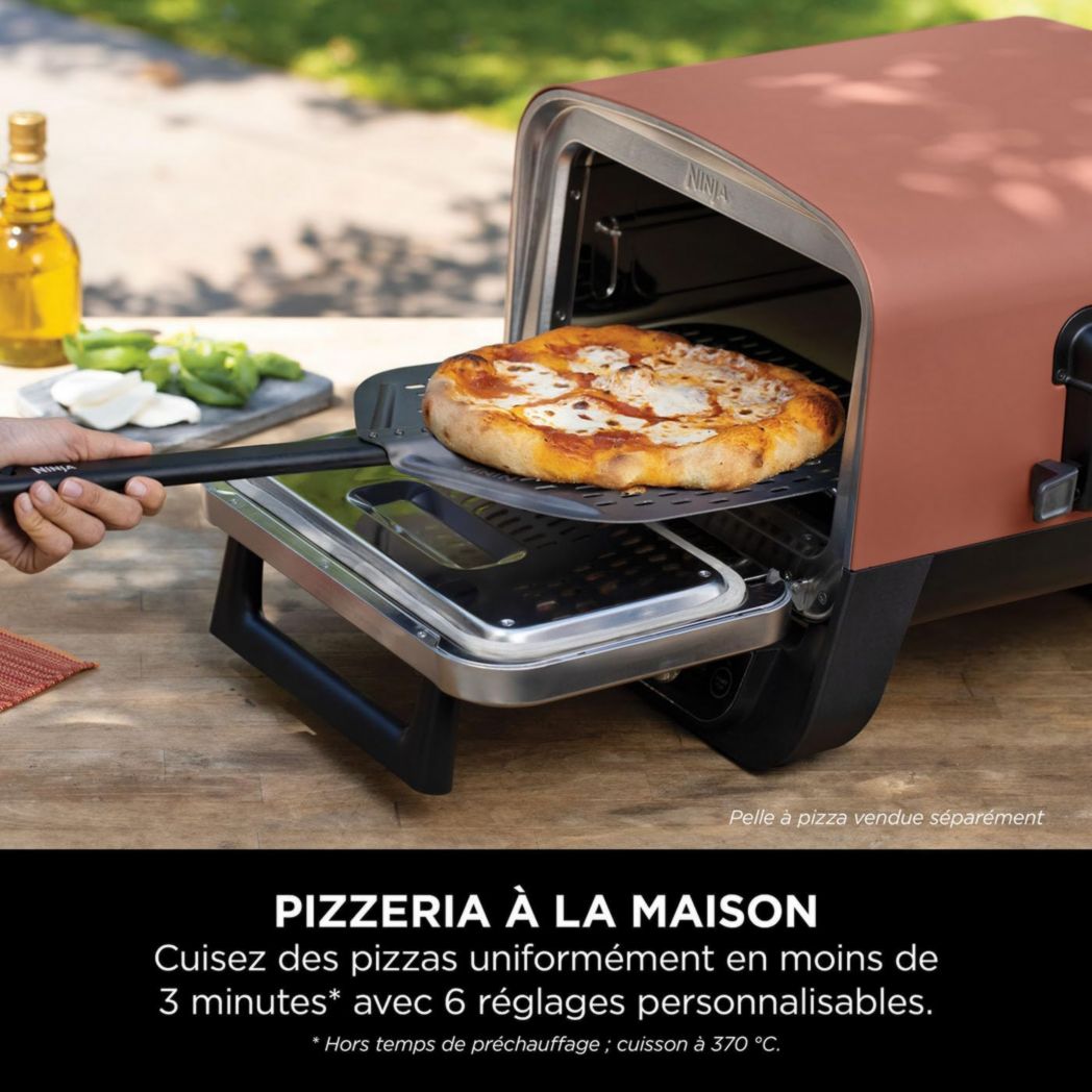 Four à pizza électrique d'extérieur Ninja Woodfire 8 en 1, rôtissoire et fumoir barbecue avec grille, plaque Pro-Heat, pierre à pizza, granulés de bois et pelle, 6 réglages, orange foncé OO101EU