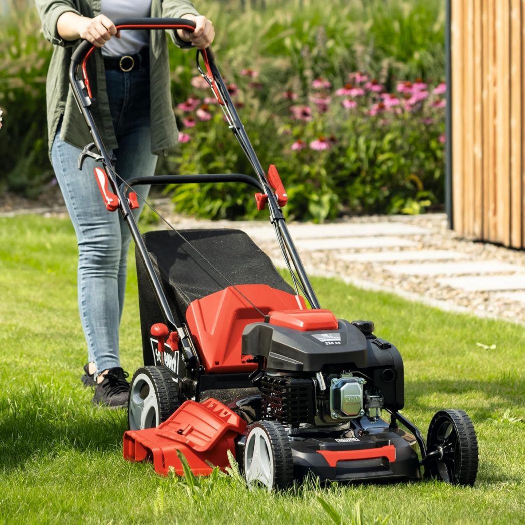 Tondeuse thermique autotractée Scheppach MS225-53 - Moteur 6 CV / 4,4 KW - Largeur de coupe 53 cm - Hauteur de coupe réglable - Panier 65 l - Fonctions mulching et nettoyage - Éjection latérale