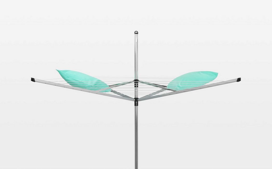 Brabantia - Séchoir à linge Lift-O-Matic - Étendoir à linge d'extérieur - Antidérapant - Résistant aux UV, 60 m - Rotation fluide - Pratique - Douille métallique à planter - Gris métallisé - 295 cm