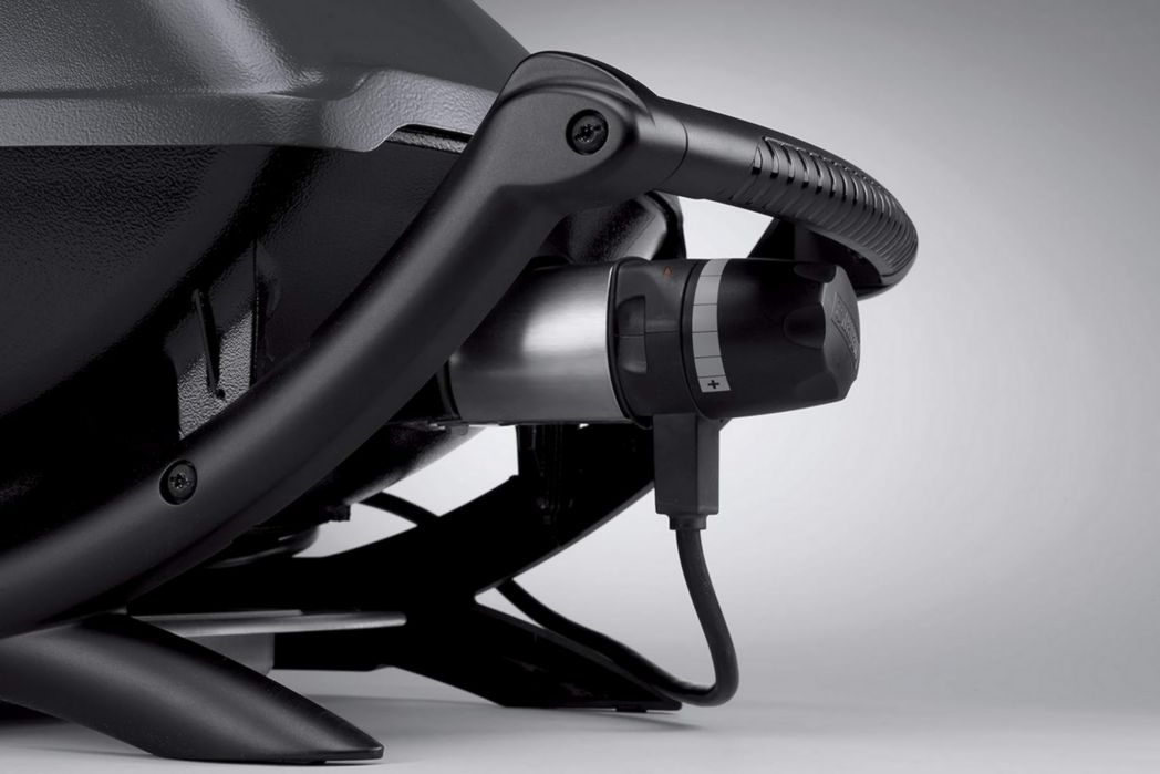 Barbecue électrique Weber Q2400 avec support et tablettes latérales, surface de cuisson 54 x 39 cm, grille en fonte émaillée (2 parties), couvercle et cuve en fonte d'aluminium - Gris foncé (55020053)