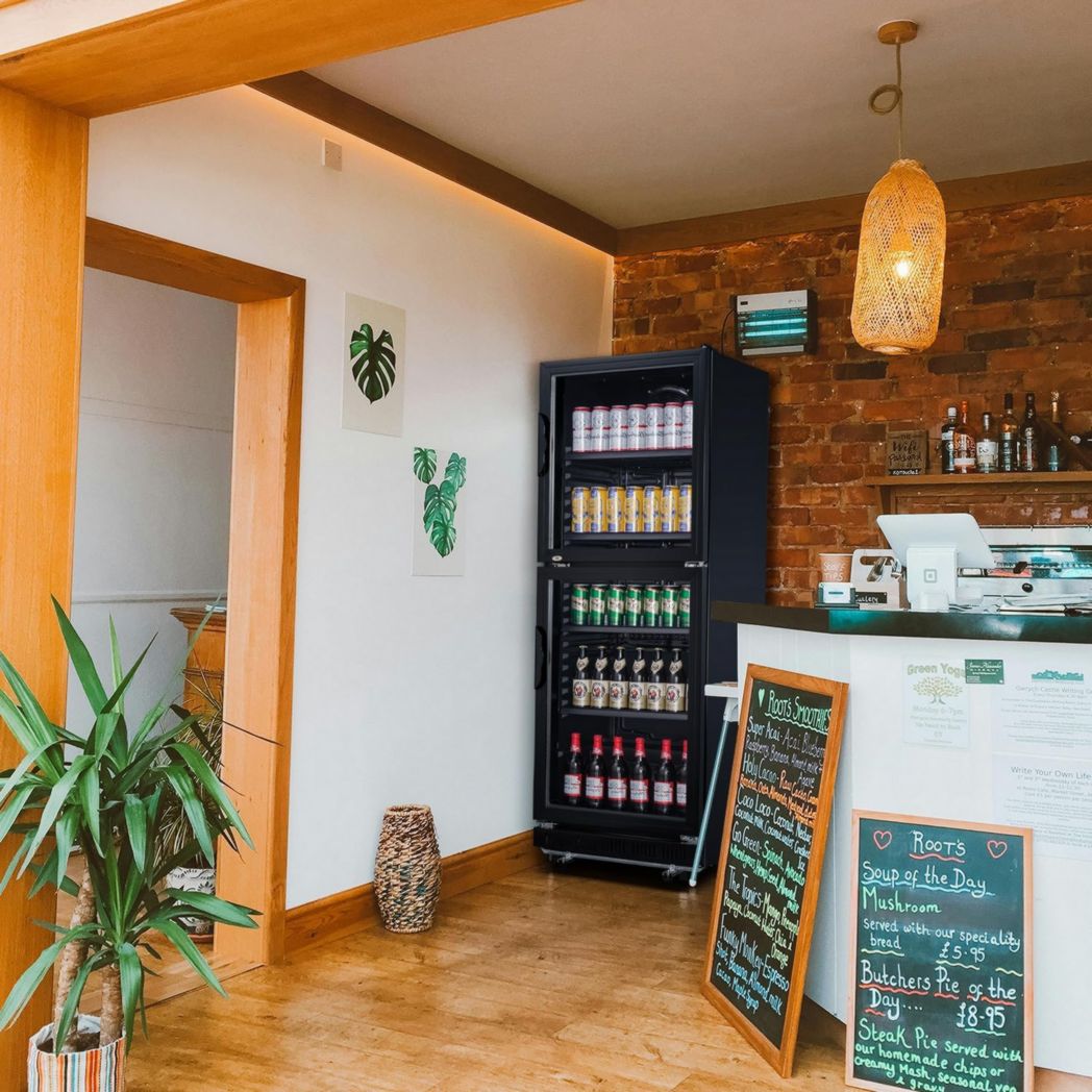 Réfrigérateur à boissons professionnel METRO GSC2360B, acier/verre, 62 x 63,6 x 175,3 cm, 347 L, avec serrure, noir