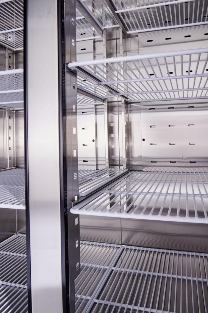 Armoire réfrigérée négative professionnelle METRO GFR1400, 131,4 x 80,5 x 206,5 cm, 940 L, refroidissement ventilé, 980 W, avec serrure, argent, réfrigérateur, congélateur, 2 portes, côte à côte