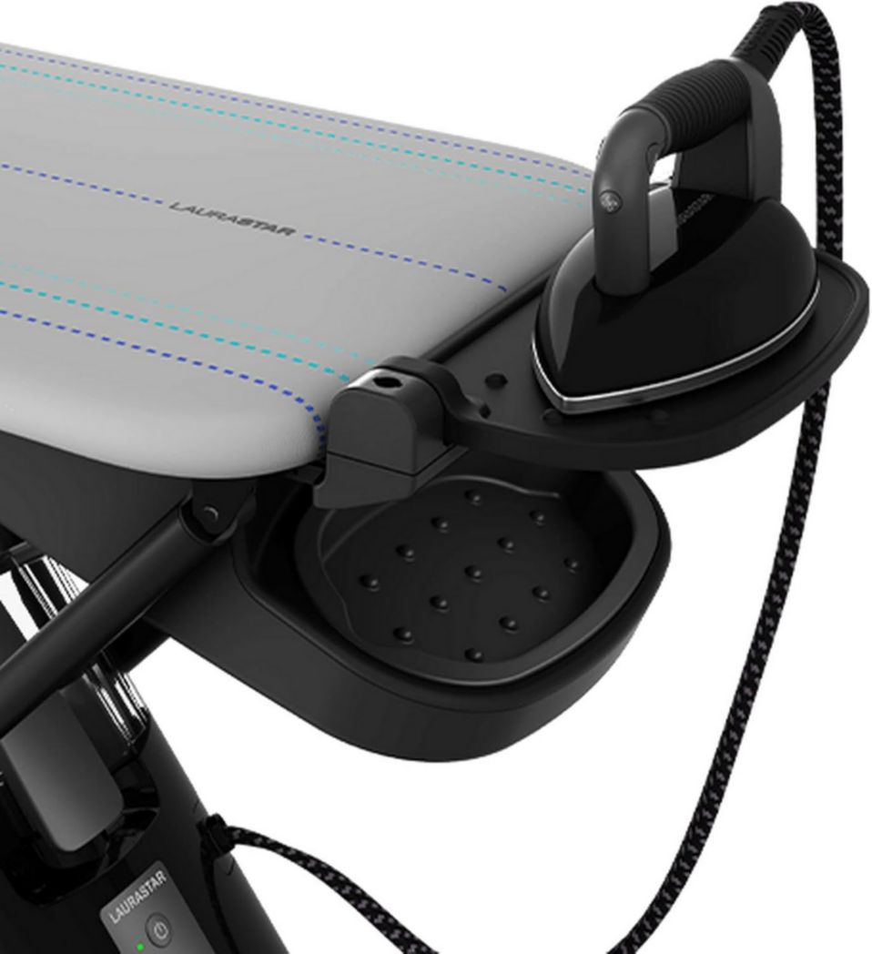 Système de repassage Laurastar Smart M avec centrale vapeur professionnelle et table active, vapeur hygiénique, semelle 3D, vapeur pulsée, température unique, roulettes, réservoir amovible