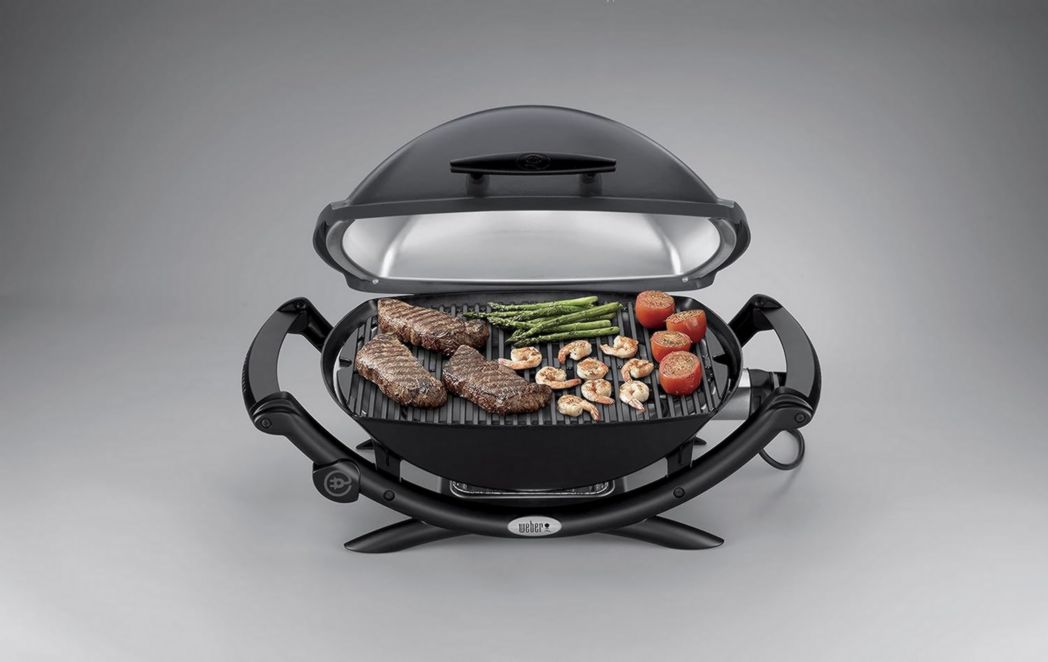 Barbecue électrique Weber Q2400 avec support et tablettes latérales, surface de cuisson 54 x 39 cm, grille en fonte émaillée (2 parties), couvercle et cuve en fonte d'aluminium - Gris foncé (55020053)
