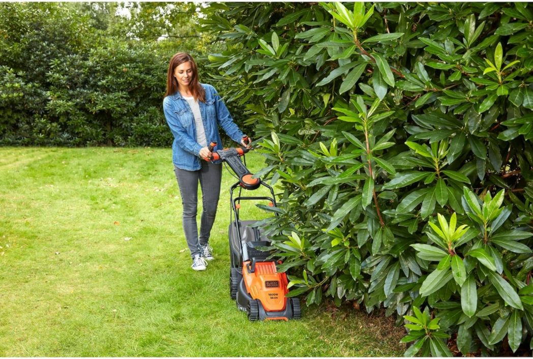 Tondeuse à gazon filaire BLACK+DECKER 1600 W, tondeuse électrique de 38 cm, 6 hauteurs réglables (20, 30, 40, 50, 60 et 70 mm), avec poignée EASYSTEER 3 positions, BEMW471ES-QS Orange