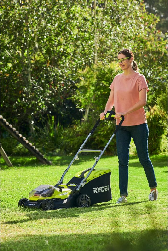 Tondeuse à gazon hybride Ryobi 36 V LithiumPlus (coupe de 37 cm) - 2 batteries 5 Ah 18 V - 1 chargeur rapide RY18LMH37A-250