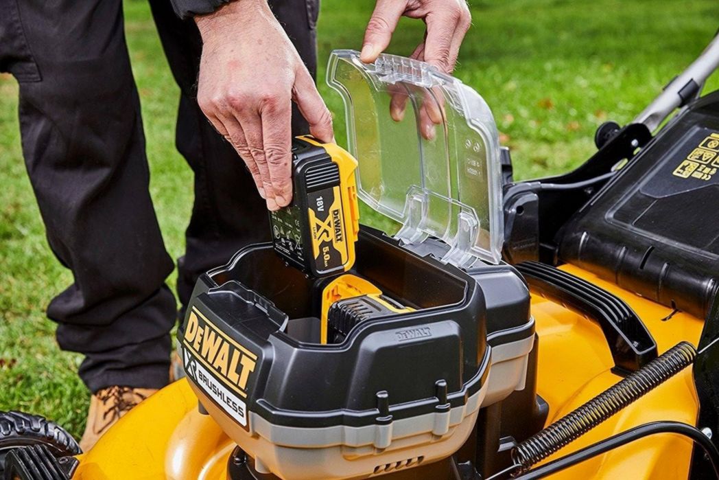 DEWALT - Tondeuse à gazon sans fil XR 18 V 5 Ah Li-Ion - DCMW564N-XJ - Tondeuse à gazon sans fil avec sac de ramassage de 55 l - Largeur de coupe 48 cm - Tonte jusqu'à 800 m² - 36 V